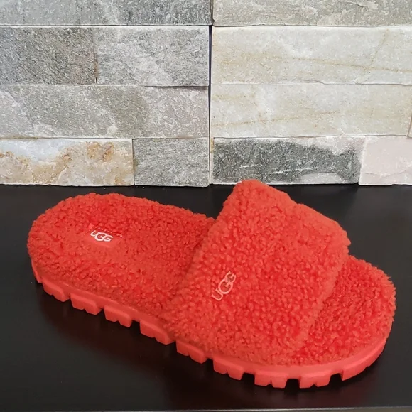 UGG Cozetta Curly Slides - Picture 4 of 6